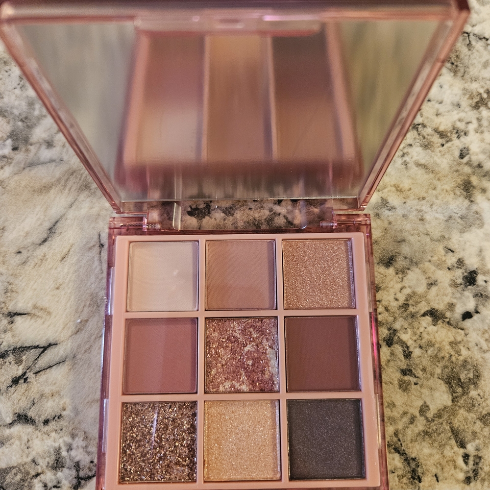 Farmasi Oasis Collection Rose Dune Sands Palette |